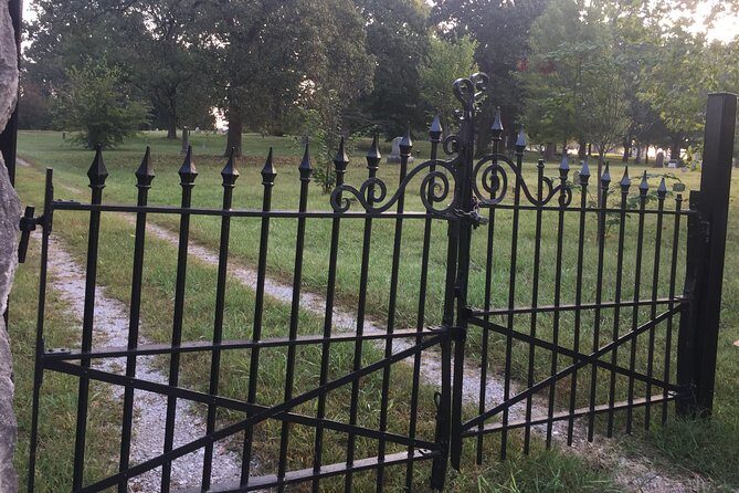 1.5-Hour Cemetery Ghost Hunt in Chattanooga - Who Would Enjoy This Tour?