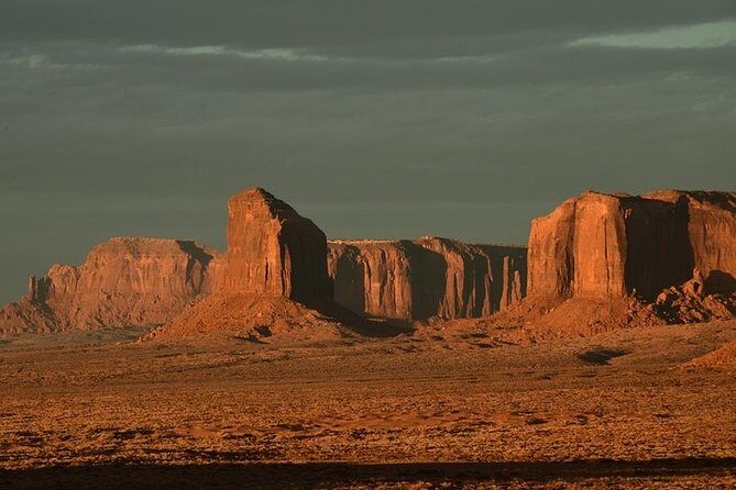 1.5 Hour Tour of Monument Valley's Loop Drive - An In-Depth Look at the Tour Experience
