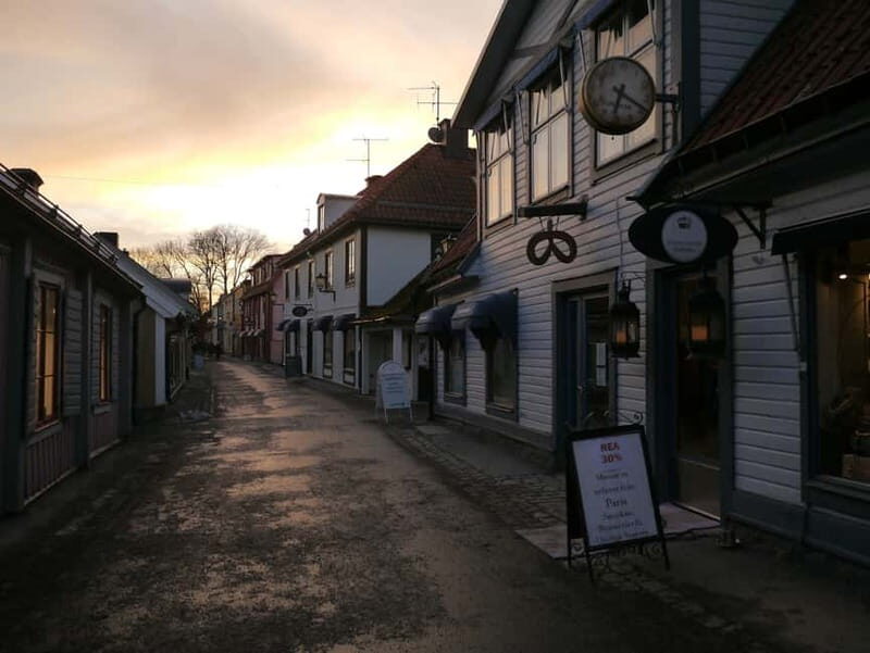 1-day 7h Royal Palace and Castle Tour from Stockholm - Key Points