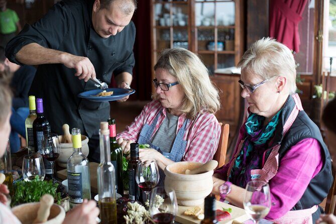 1 Hour and Half Mojo Sauce Workshop With Winery Tour - Who Should Book This?