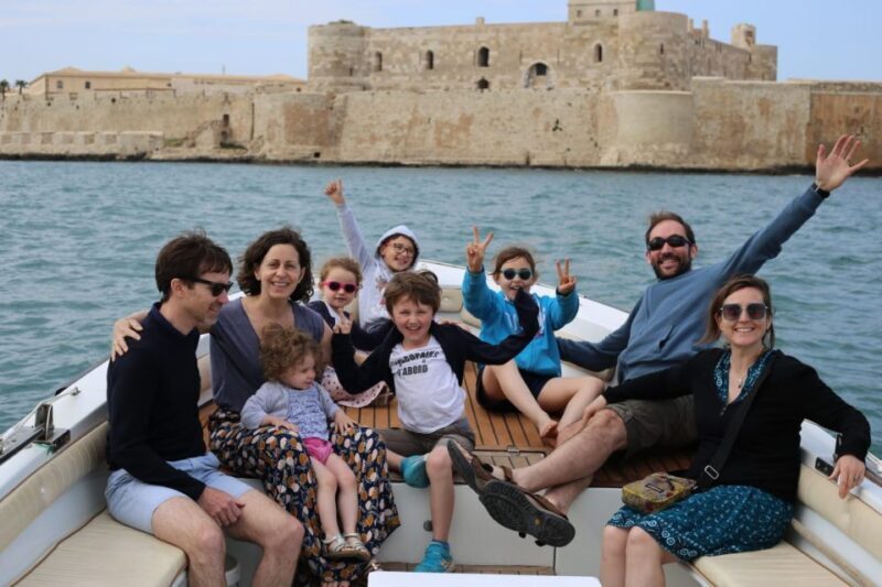 1-hour boat tour with visit to sea caves and ortigia island - Key Points