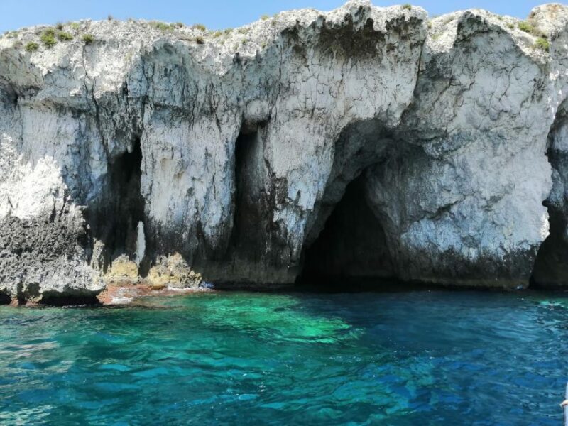 1-hour boat tour with visit to sea caves and ortigia island - Practical Details and Value