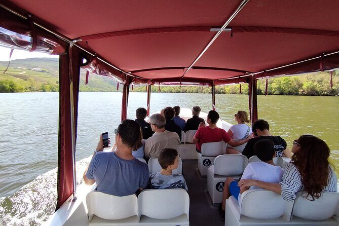 1-hour boat trip along the Douro River in Pinhão - Key Points