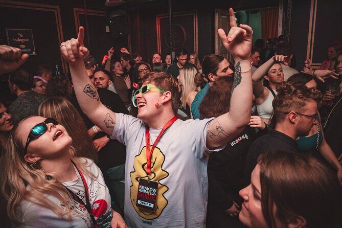 1 Hour of Open Bar Pub Crawl + Karaoke + VIP Entry to Best Clubs - Key Points