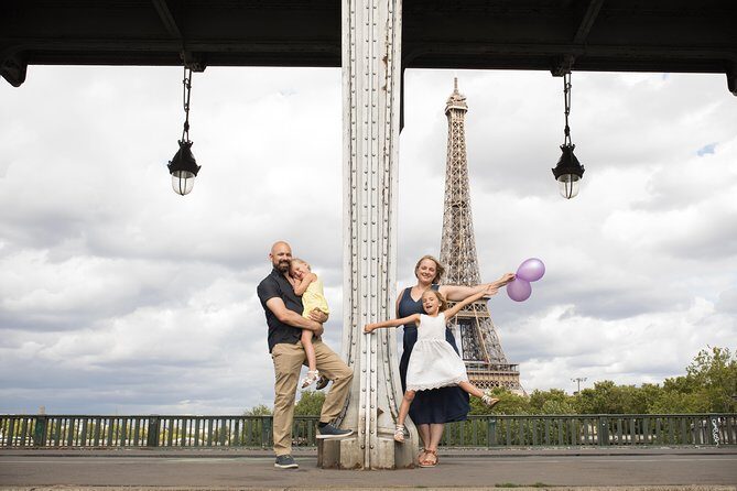 1-hour Photoshoot at the Eiffel Tower Trocadero Paris - Who Would Love This