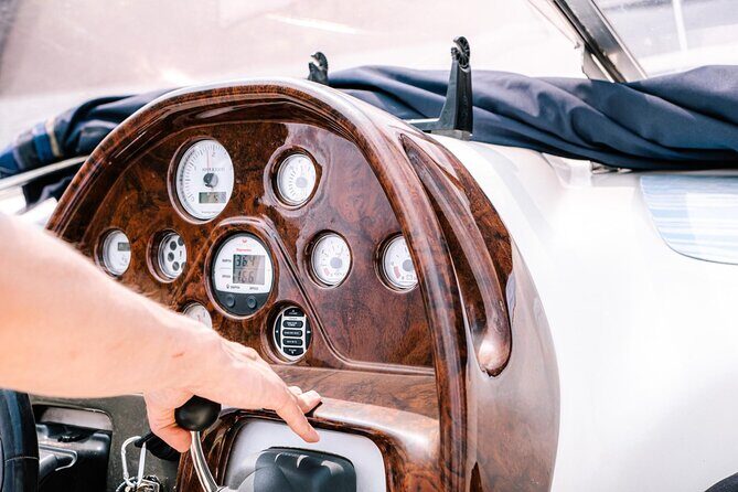 1 Hour Private Cruise on Lake Como Motoscafo Cranchi - FAQs