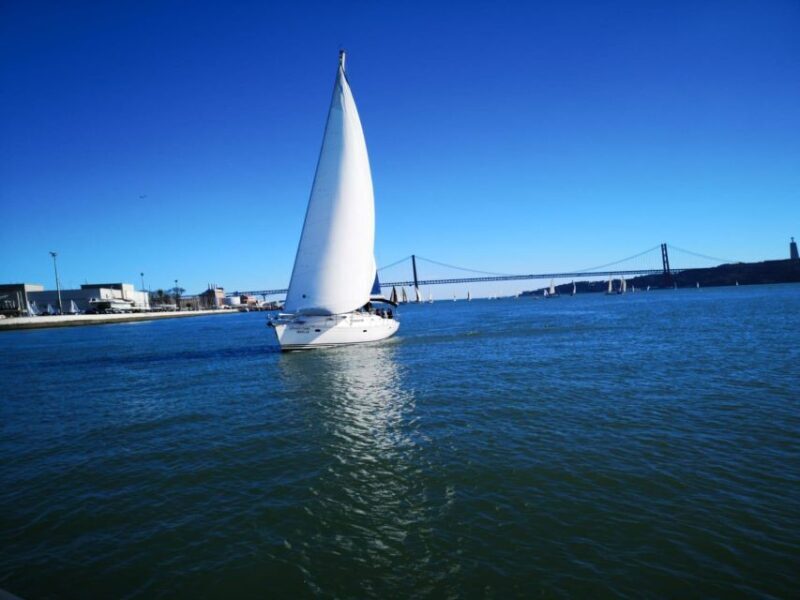 1 Hour Private - Lisbon: Sailing Tour With Wine and History - The Experience: What to Expect from Start to Finish