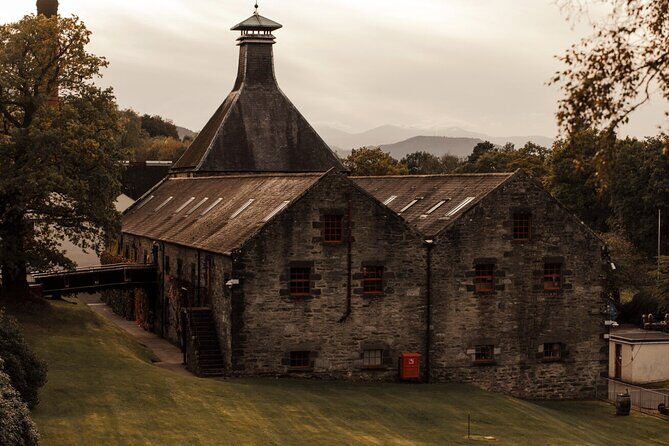 1 Hour Tasting of Rarest & Oldest Whiskies - Key Points