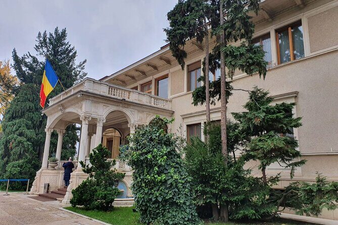 10 h Ceausescu Communism Private Tour in Bucharest plus Dracula's Grave - Key Points