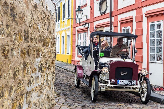 1,5 hour oldtimer convertible Prague sightseeing tour - A Closer Look at the Prague Vintage Car Tour