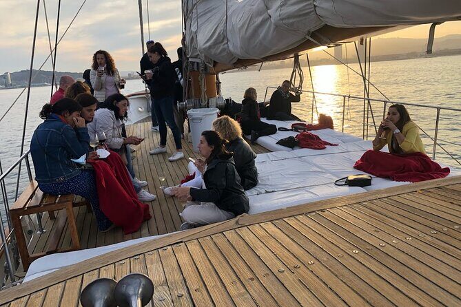 1,5 Hour sunset Tour on a Historical Boat with music DJ &, drinks - Is This Tour Family-Friendly?