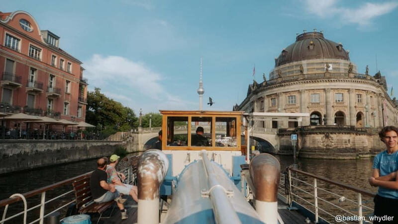 1h Berlin-Cruise with 140 year old electrified steamship - Key Points