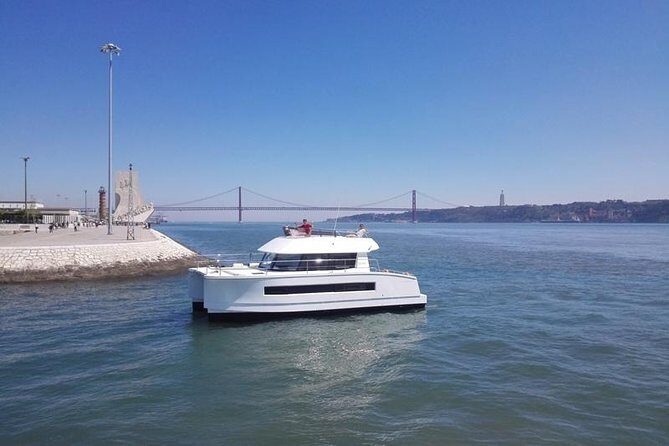 1H power catamaran up to 18 people in Lisbon - What to Expect from the 1-Hour Power Catamaran Tour in Lisbon