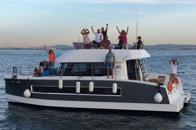 1H power catamaran up to 18 people in Lisbon - FAQ