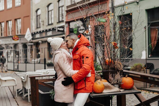 1H Private Photoshoot in Old Town of Riga - Key Points