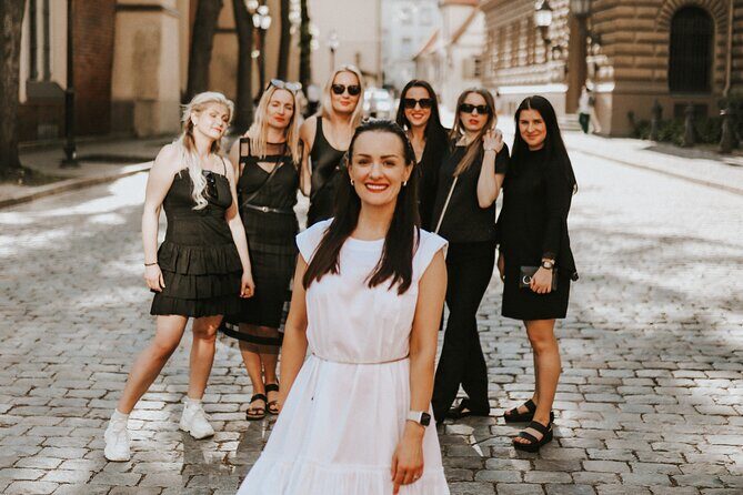 1H Private Photoshoot in Old Town of Riga - Who Should Consider This Experience?