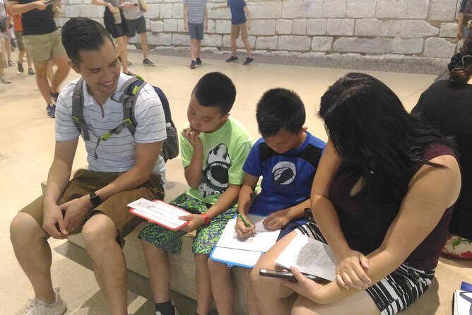 1h30 - Louvre Highlights optional 'families with kids' - Eng/Esp - What You’ll See and Do