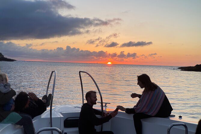 "2 bays, mornings, afternoons, sunset with a glass of cava - FAQs