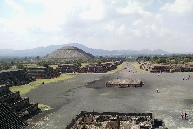 2-Day Guadalupe Shrine, Teotihuacan Pyramids and Xochimilco - Comfort and Logistics