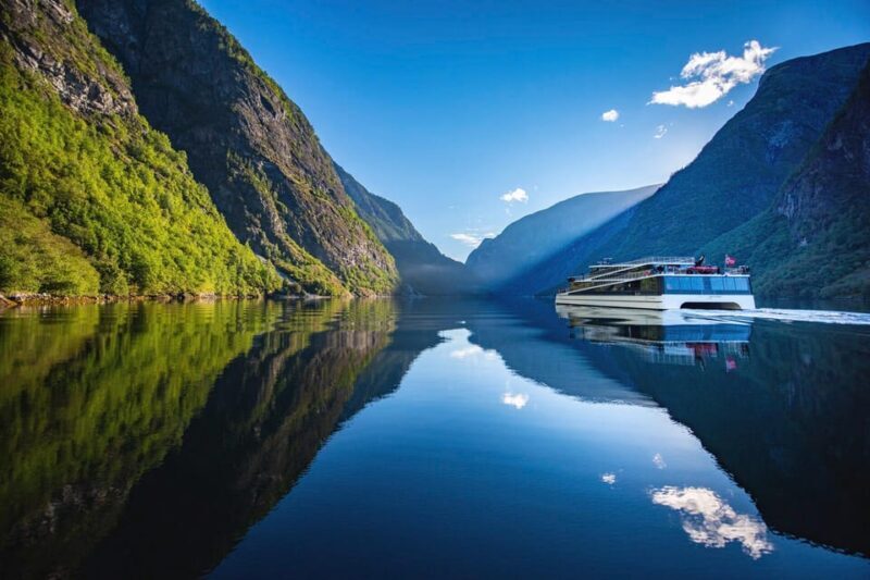 2-Day Private Tour with Flåm Train, Hardagerfjord & Cruise - Exploring the 2-Day Private Tour with Flåm Train, Hardangerfjord & Cruise