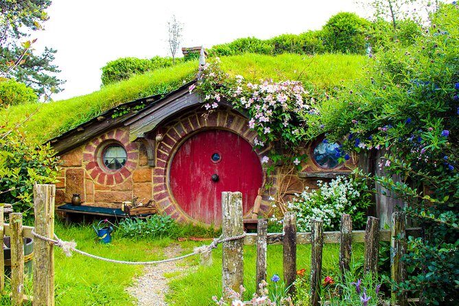 2 Day Waitomo Caves, Hobbiton Movie Set and Rotorua Tour from Auckland - Who Is This Tour Best For?