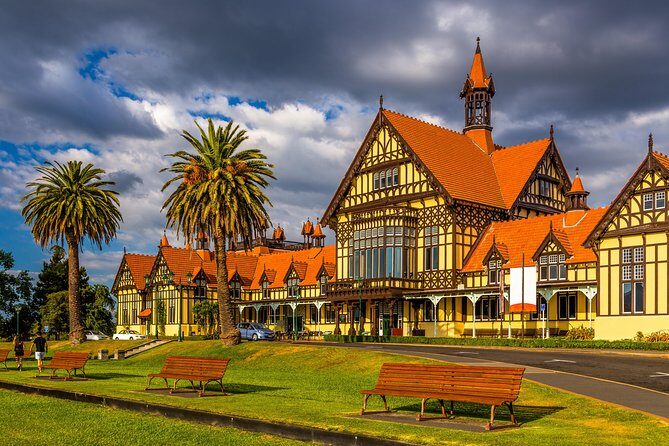 2 Day Waitomo Caves, Hobbiton Movie Set and Rotorua Tour from Auckland - FAQs