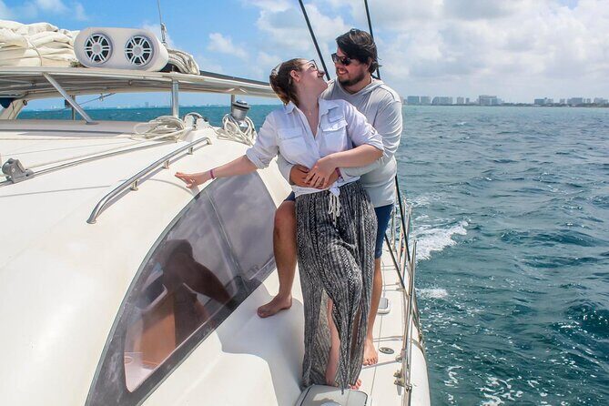 2 EN 1 Isla Mujeres Catamaran with Open Bar from Cancun - Value for Money