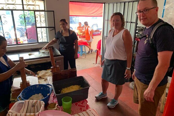 2 Hour and 30 Minutes Walking Tour in 5 De Diciembre - Practical Considerations