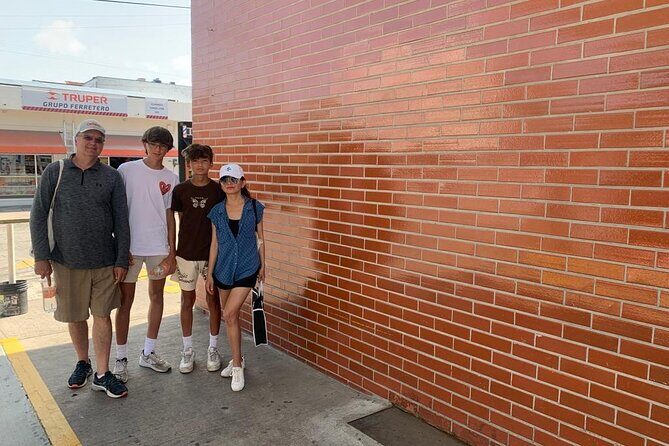 2 Hour and 30 Minutes Walking Tour in 5 De Diciembre - FAQs