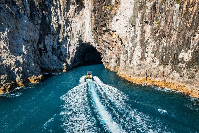 2 Hour Cathedral Cove and Volcanic Coast Cruise with Shade Canopy - Key Points