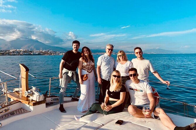 2-hour excursion in search of dolphins/drinks and snacks - Key Points