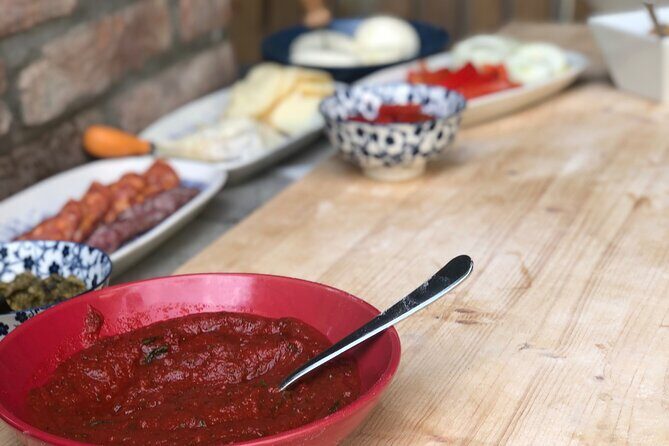 2-Hour Guided Family Pasta or Pizza Cooking Class in Acqui Terme - Key Points