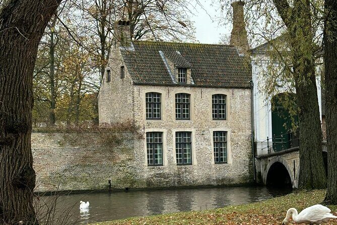 2-Hour Historical Walking Tour in Bruges with Praline Included - Final Thoughts