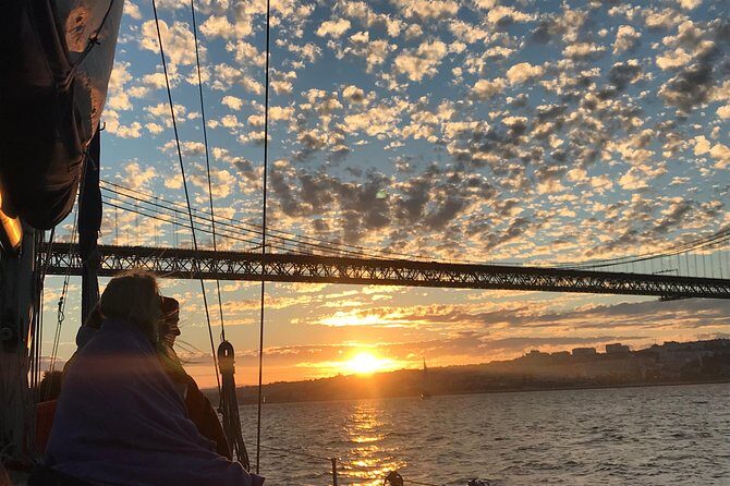 2 Hour Lisbon Sunset and Wine Sailing Tour - A Closer Look at the Experience