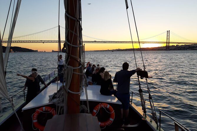 2-Hour Lisbon Traditional Boats Sunset Cruise with White Wine - What Makes This Tour Special?