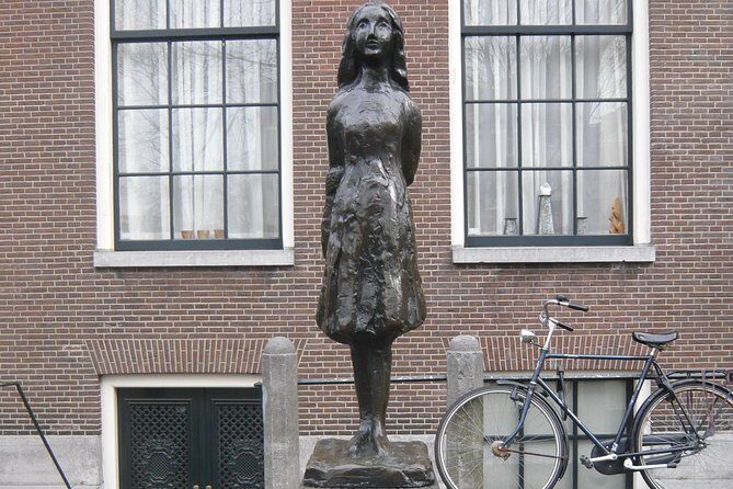 2-Hour Private Anne Frank Walking Tour with Drink - A Closer Look at the Tour