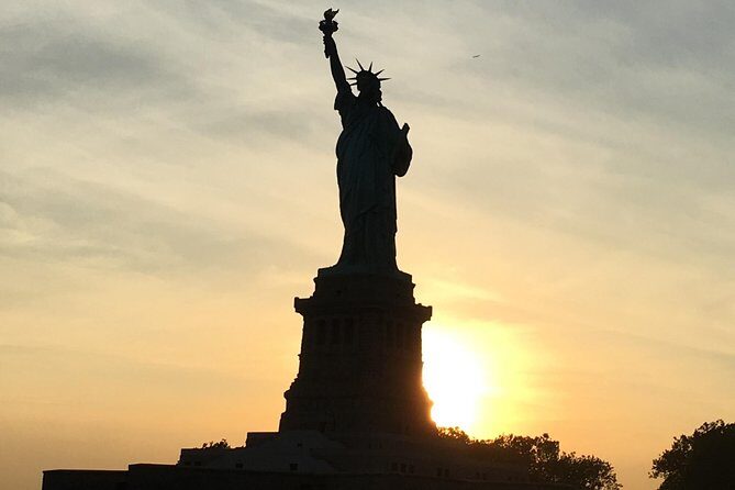 2-hour Private Luxury New York City Sunset Boat Tour - Key Points