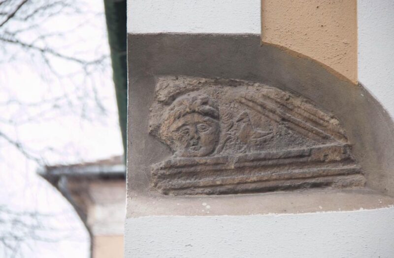 2 Hours Buda Castle Walking Tour - Walk with a Historian - A Closer Look: What to Expect from the Tour