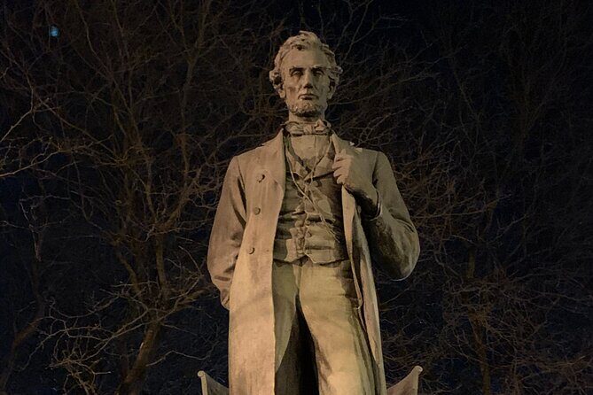 2 hours Private Evening Walking Tour with the Ghosts of Chicago - A Close Look at the Tour Experience
