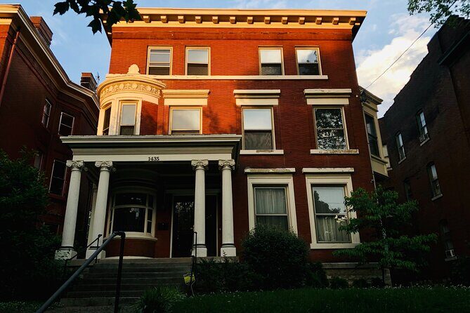 2-hr Day or Night PRIVATE Haunted Old Louisville Walk (1-15 pp) - The Guide and Storytelling Style