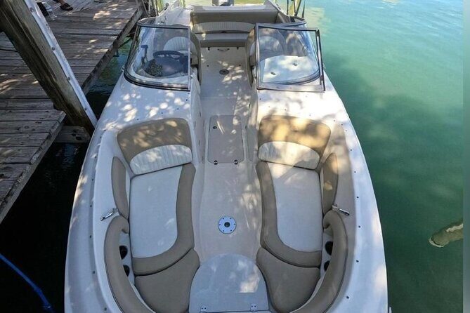 24 Ft Miami Bay: Private Boat, Gas Included , 8 people, Captained - The Experience in Action