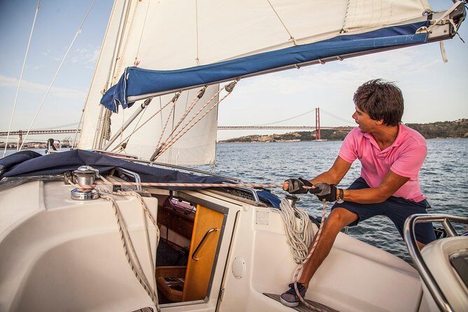 2,5h Lisbon Sunset Sail with Drinks and Snacks - Who Should Book This?