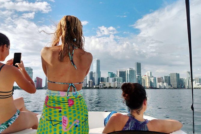 26 Ft Boat, Miami Bay Tour for 2 or 4 hours. 10 people - FAQ