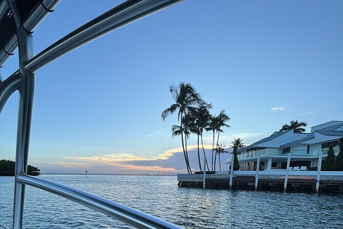 27ft Miami Catamaran for Groups and Parties - The Sum Up