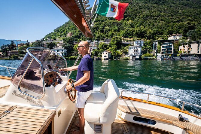 2H Private Cruise on a beautiful wooden speedboat on Lake Como - A Relaxed 2-Hour Private Speedboat Ride on Lake Como