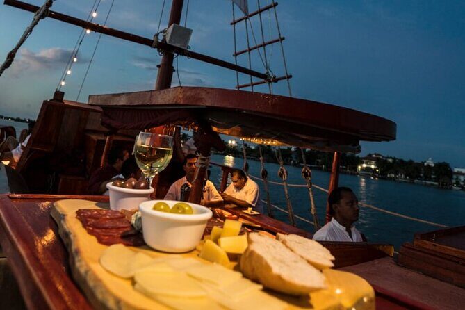 2x1 Romantic Columbus Dinner on the Lagoon aboard Spanish Galleon - What Is the Columbus Romantic Dinner Experience?
