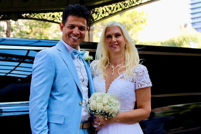 3.5HR Red Rock Limousine Tour with Champagne and Goodies - The Pros and Cons