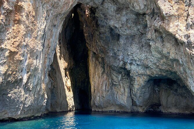 3-Hour Guided Boat Tour to the Caves in Santa Maria di Leuca - Exploring the 3-Hour Guided Boat Tour to the Caves in Santa Maria di Leuca