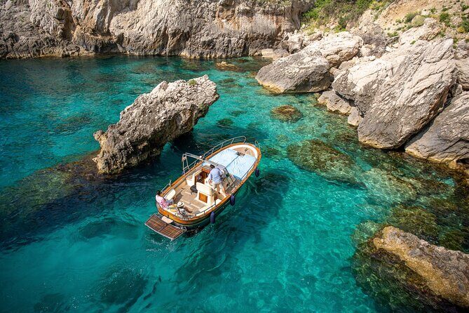 3-hour private boat tour of Capri - Key Points