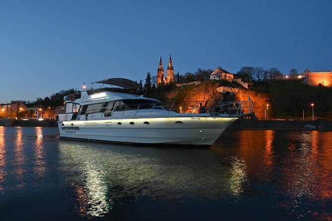 3-hour private cruise in Prague for 10 people - Key Points